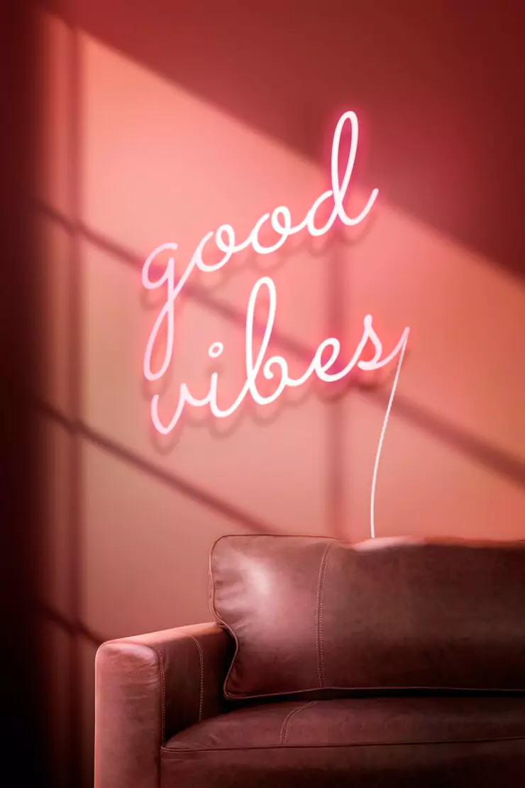 good-vibes-neon-sign-authentic-cafe